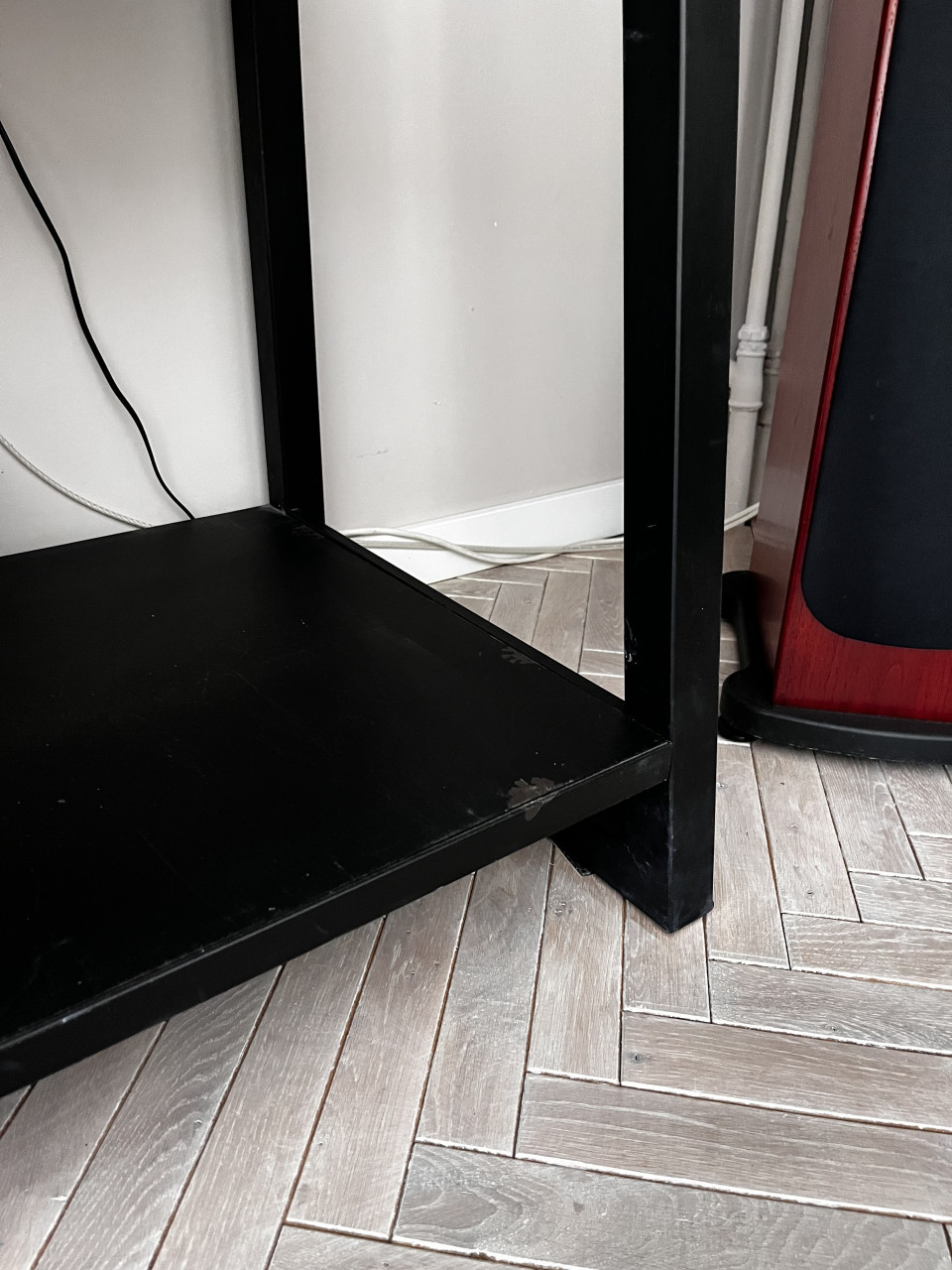 Wandkast. Open, zwart, metaal.