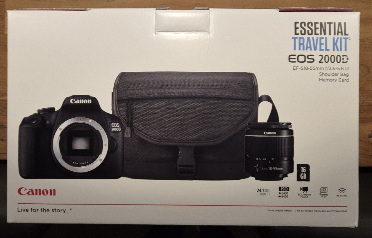 Canon EOS 2000D essential travel kit