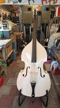 3/4 contrabas speel klaar gereserveerd