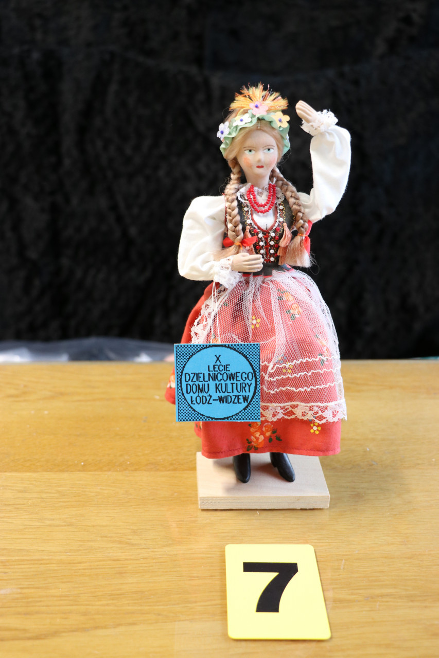Klederdracht poppen uit Polen 13 cm: A.1 t/m 3 : 1 persoon €.5,00 p.stuk.