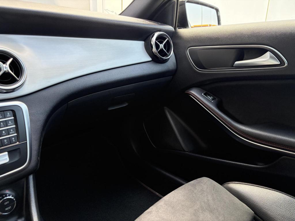 Mercedes-Benz Gla-klasse 180 business solution amg
