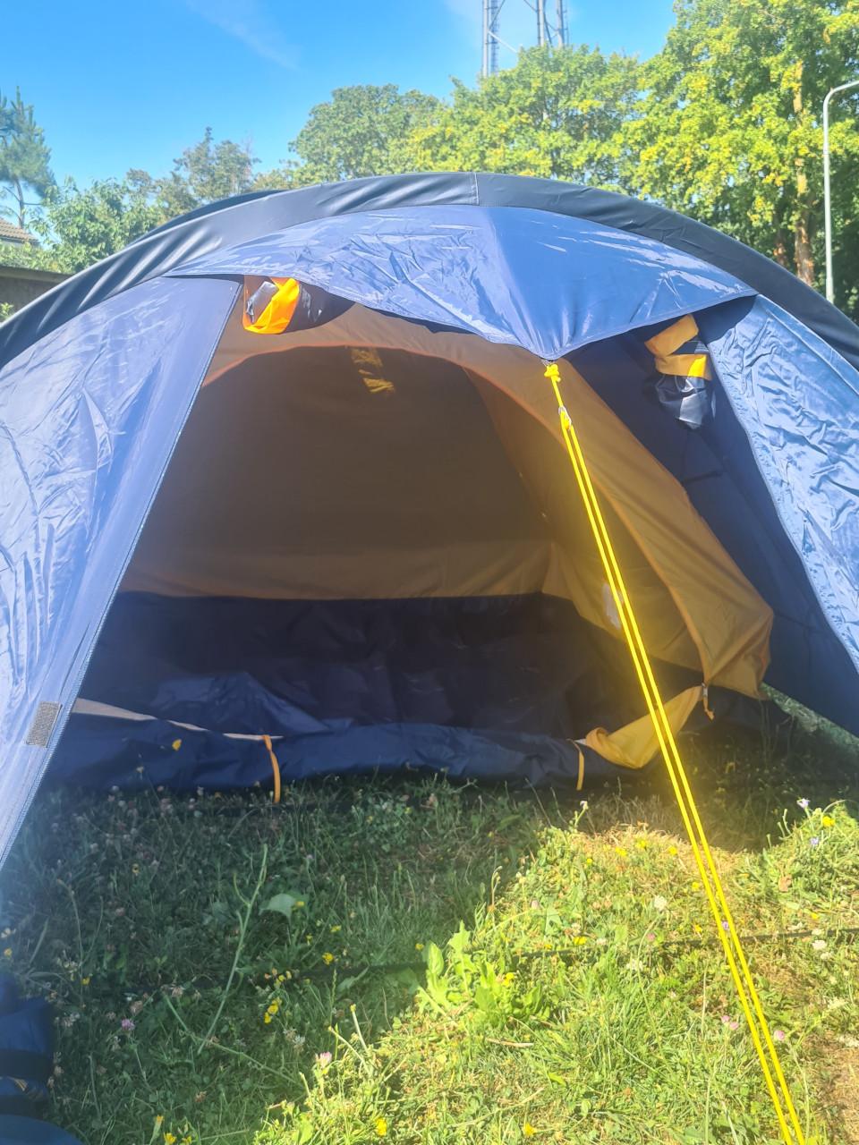 Nomad 3 prs tentje, luchtbed,pomp en slaapzak 1 prs.