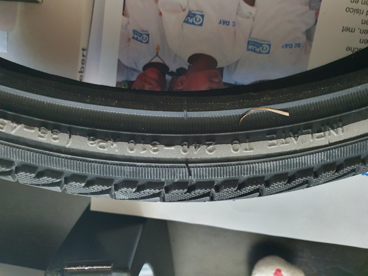 Te koop binnen en buitenband lacros