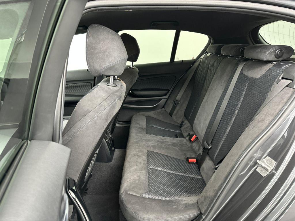 BMW 1 Serie 118i aut. 5drs. m-sport | led koplampen | 18'' velgen | navi | 