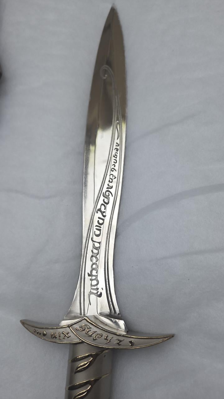 Lord of the Rings Sting Zwaard met Houten Plaque