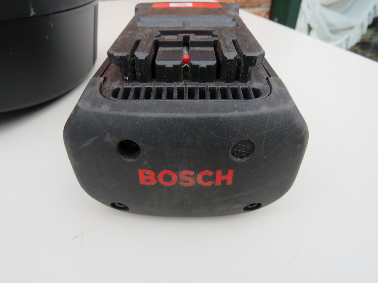 Bosch acculader plus 2 accu's 36 volt