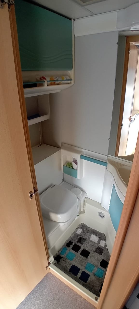 Compacte Eifelland caravan met mover!