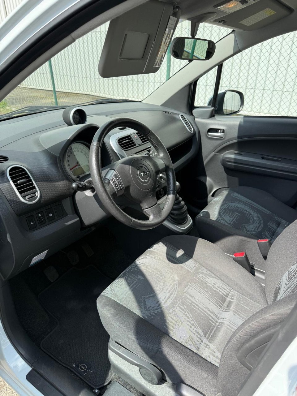 Opel Agila 1.0 2013 Wit