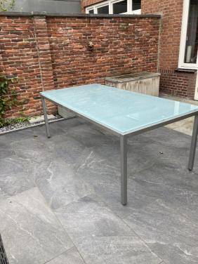 Eetkamertafel