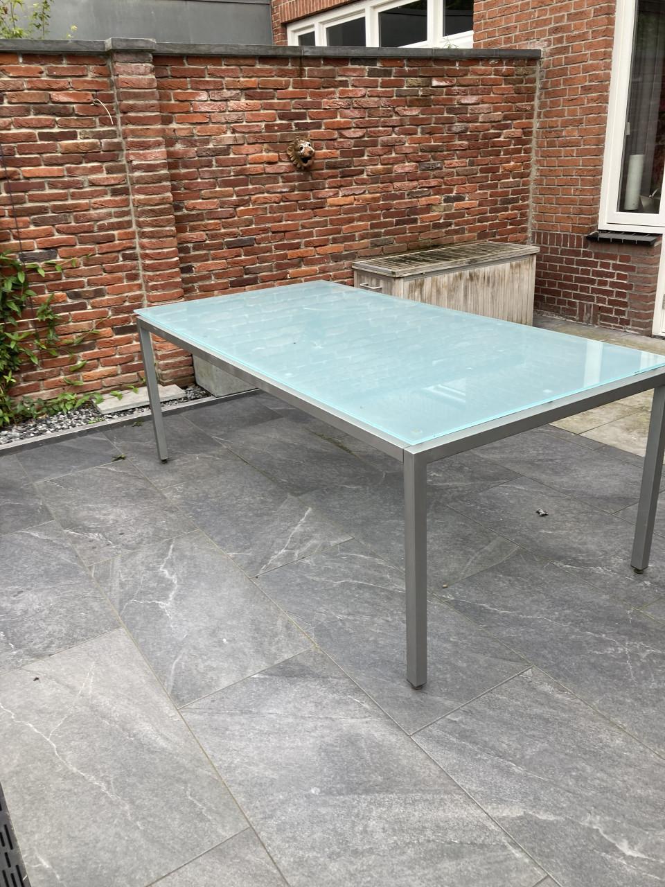 Eetkamertafel