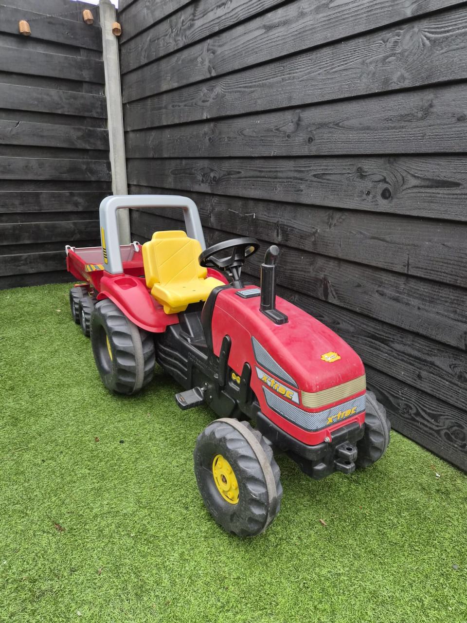 Trap tractor rolly toys