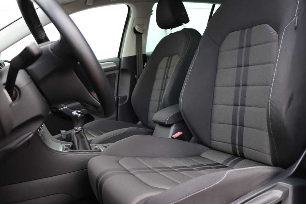 Volkswagen Golf variant 1.0 tsi connected series
