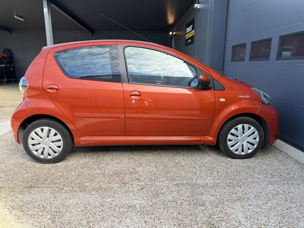 Toyota Aygo 1.0 12V Vvt-i 5DRS 2013 Dynamic Orange Airco Apk