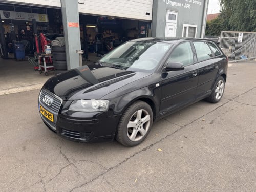 Audi A3 Sportback 1.6i Attraction 5 deurd Bouwjaar 2005 NAP ! ! !