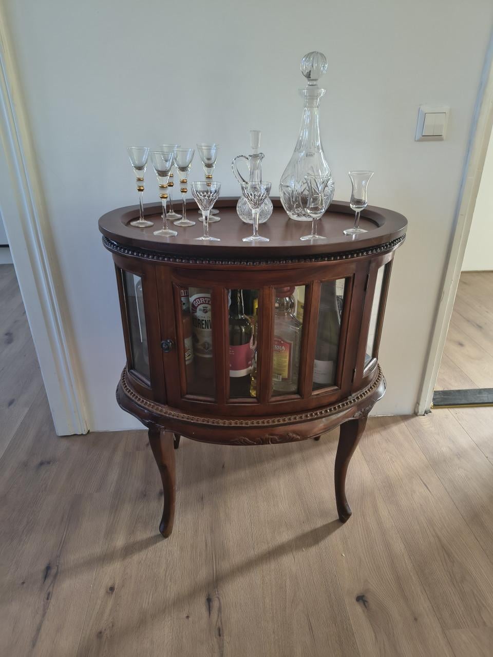 Engels theekastje of borrelkastje