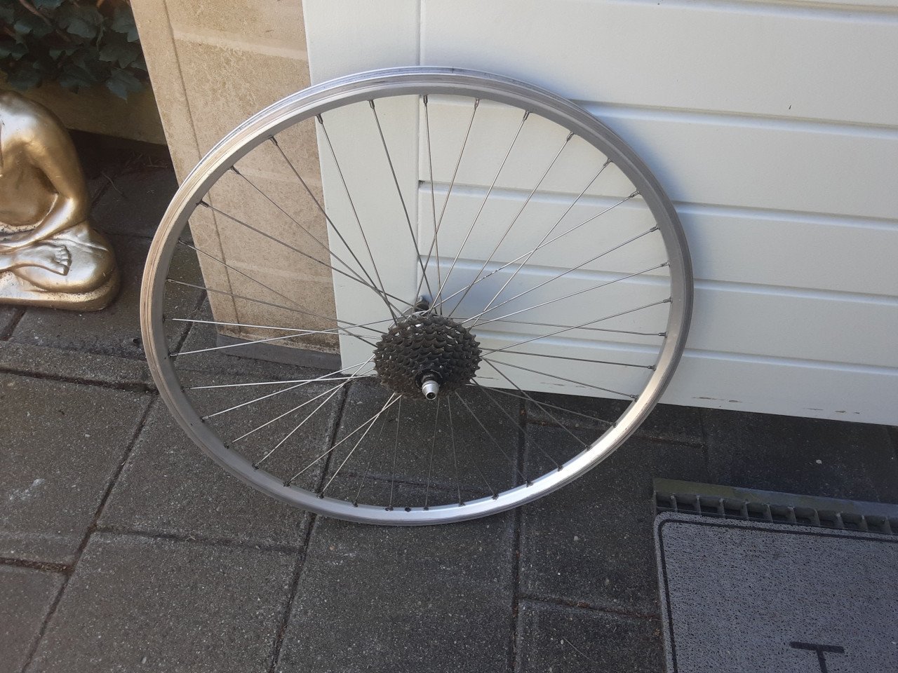 Shimano 28 inch achterwiel, 8 speed cassette, uitvalnaaf