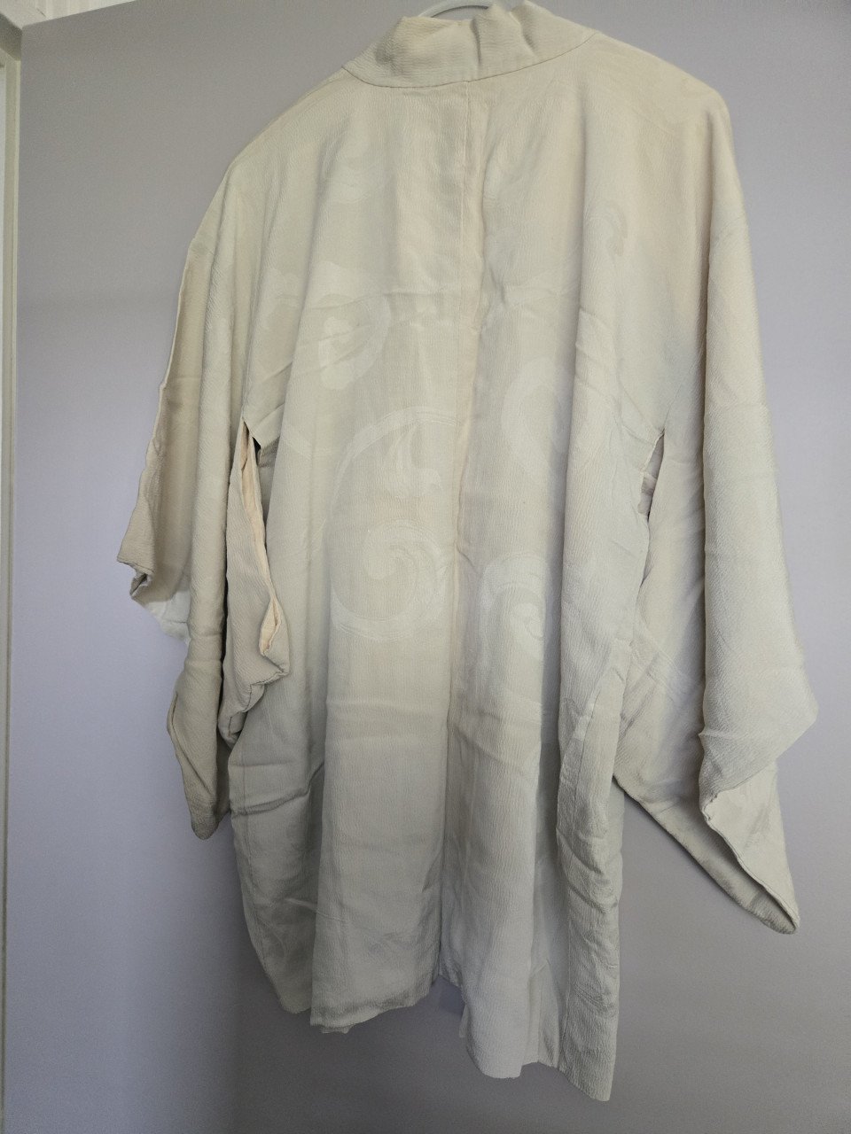 Haori-jasje van zijde, 1920-1930 Beige /creme . Lengte 77cm