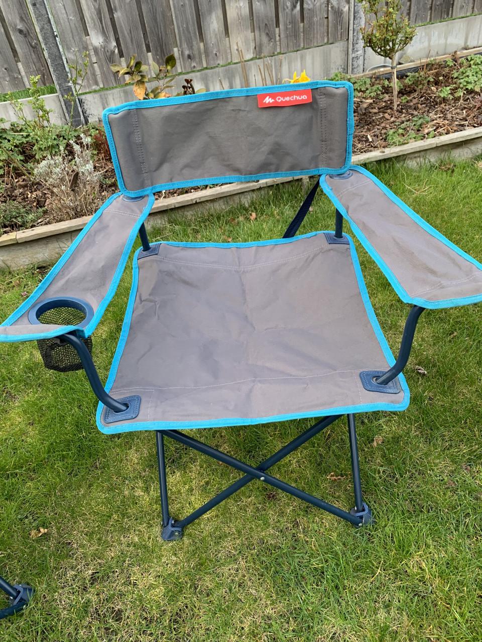 Twee Quechua campingstoelen Met krukje