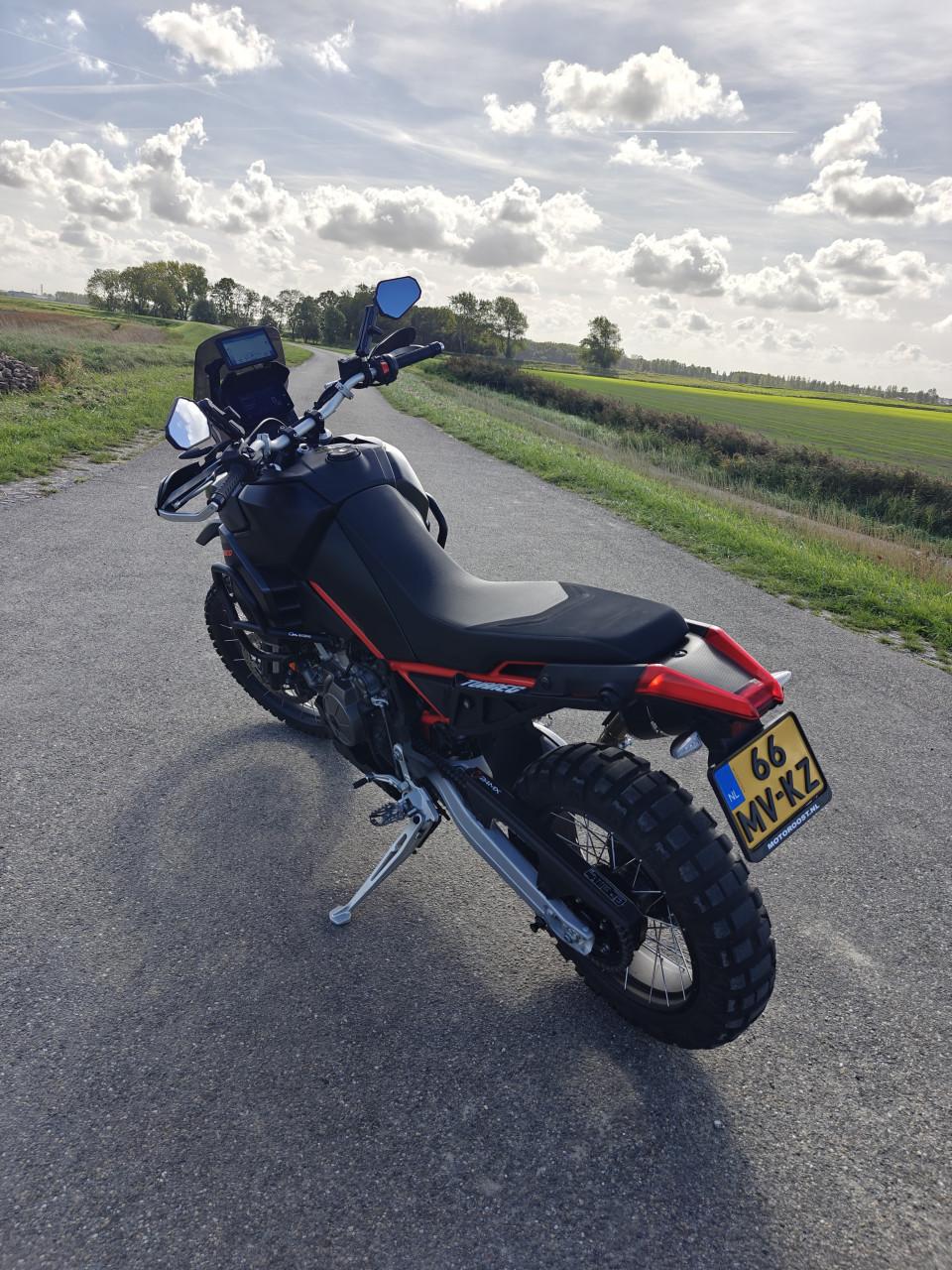 2024 Aprilia Tuareg 660 Artreides Black met veel extra's