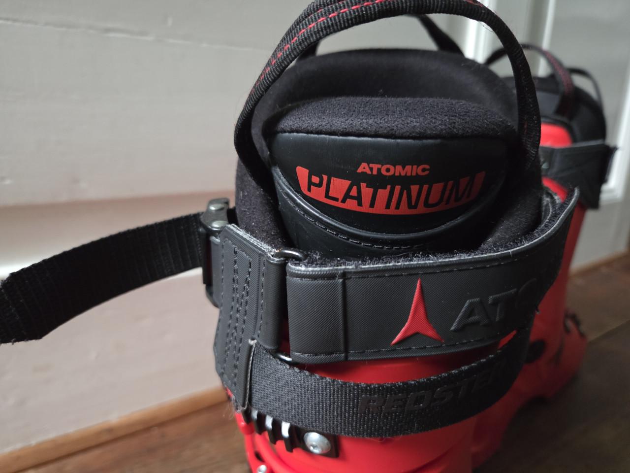 Rode skischoenen Atomic Redster Club Sport 130