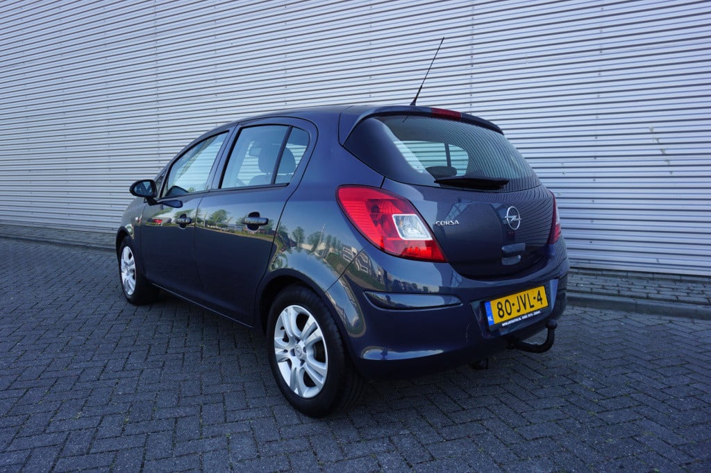 Opel Corsa 1.4-16v enjoy airco / cruise / elektr. ramen / trekhaak / nap