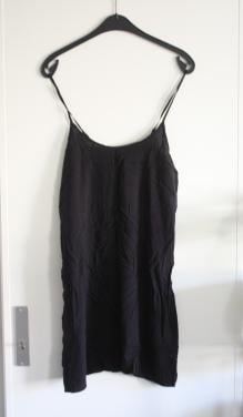 Zwart onder jurk spaghettibandjes maat s