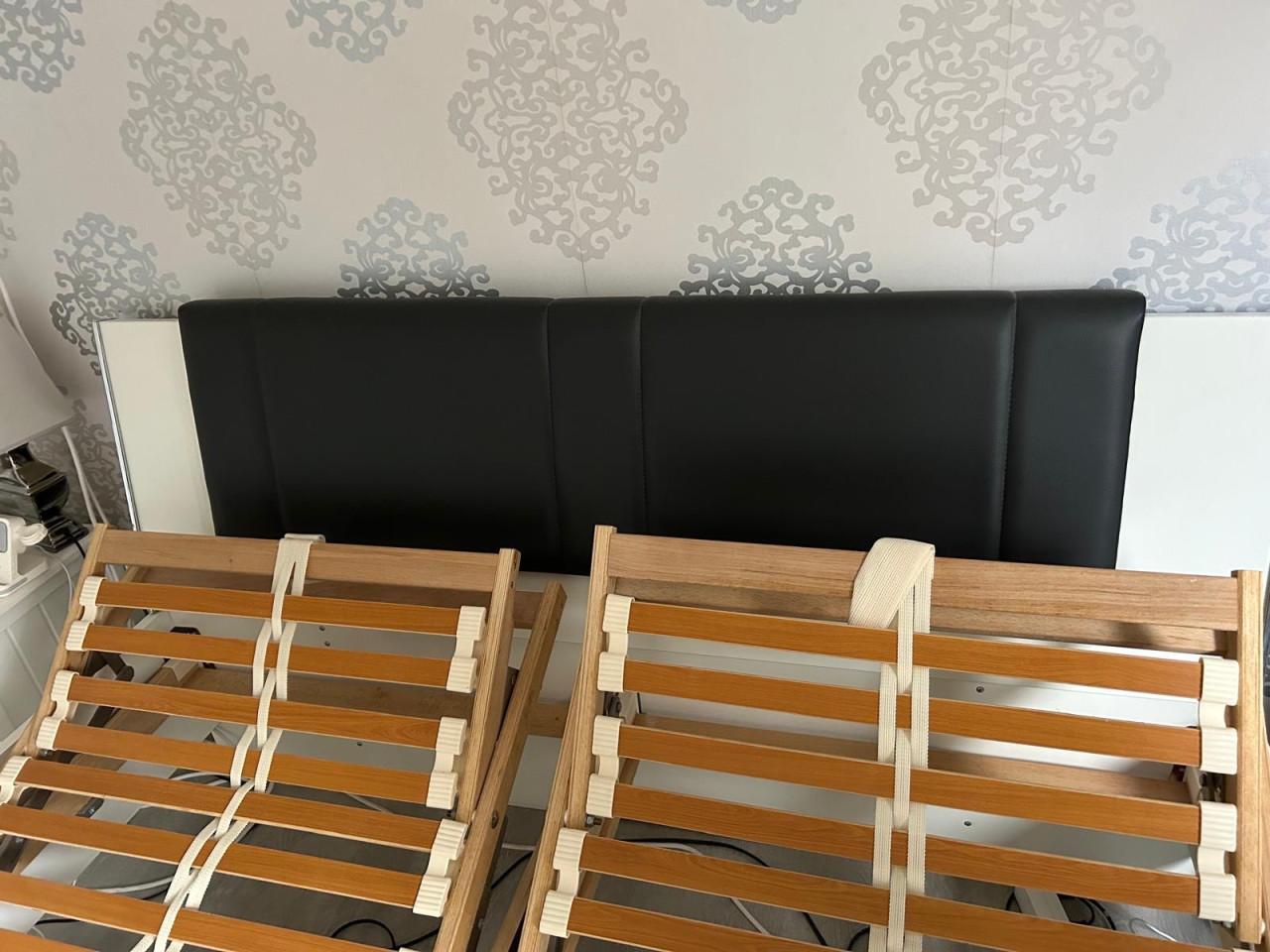 Tweepersoonsbed met elektrische lattenbodem, direct op te halen