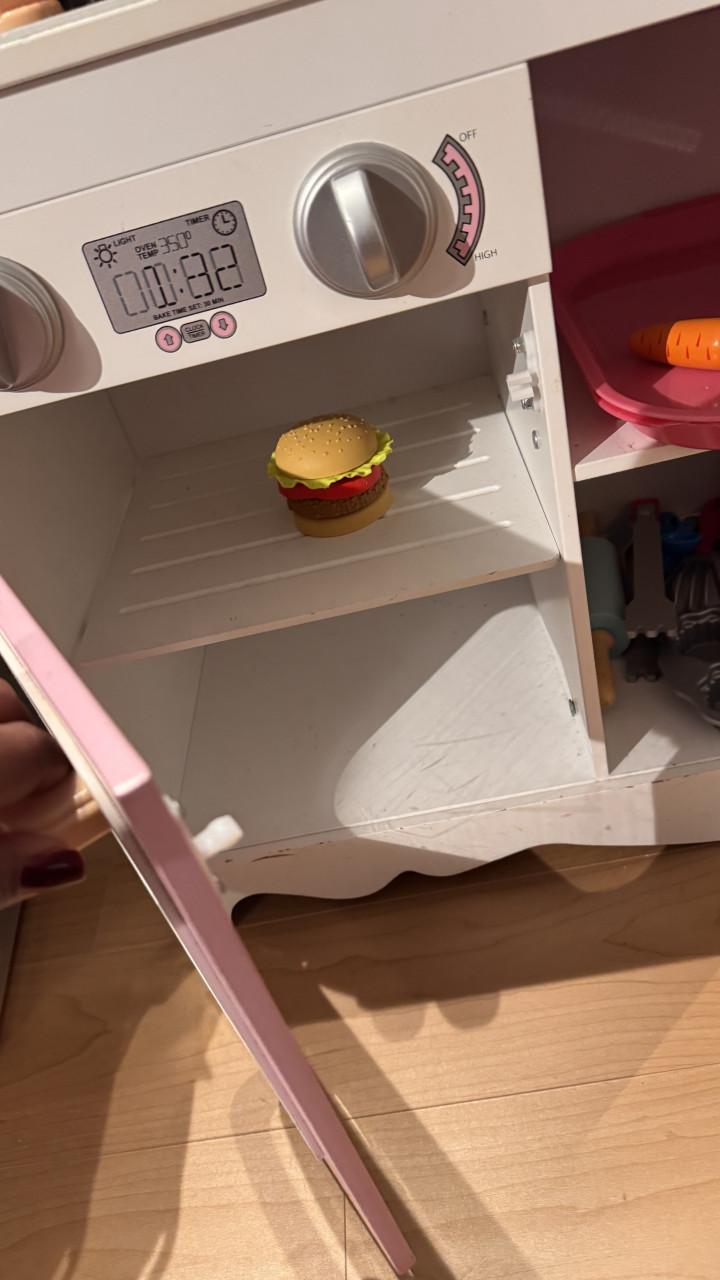 Leuk houten kinderkeukentje met veel accessoires – compleet speelkeukentje