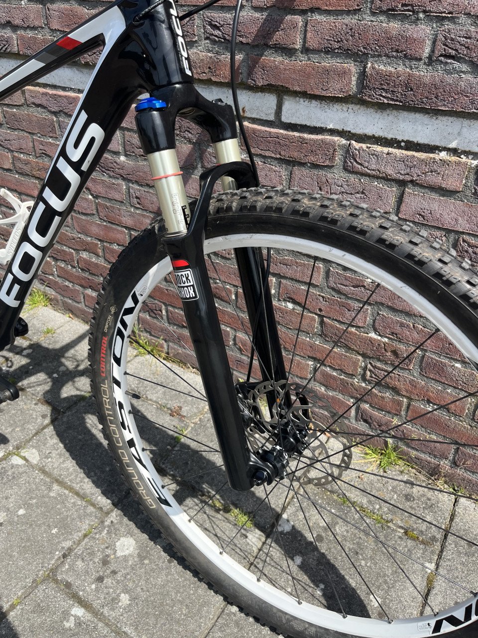 Focus raven maat M carbon