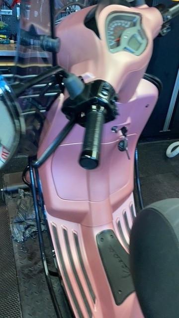 Schitterende custum Vespa sprint gold roze weinig km als nieuw