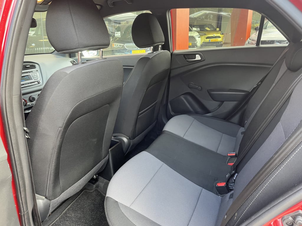 Hyundai I 20 1.2 hp i-motion premium | stuur/stoelverw. | radio | airco