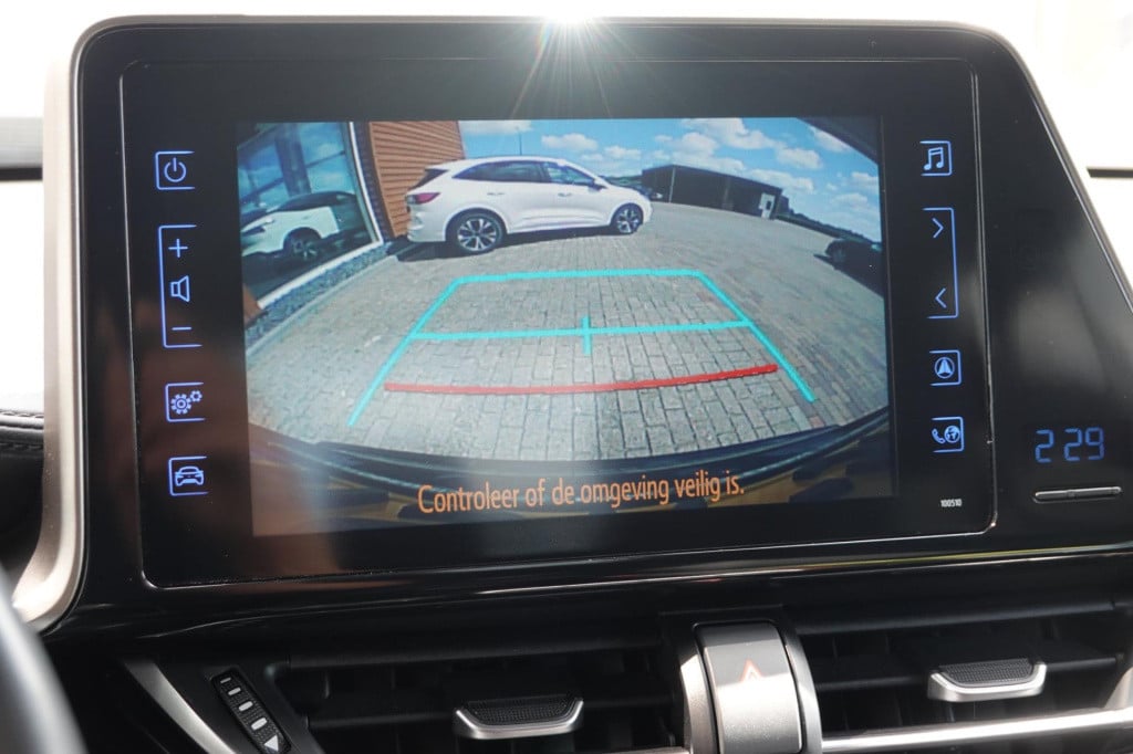 Toyota C-hr 1.8 hybrid adventure