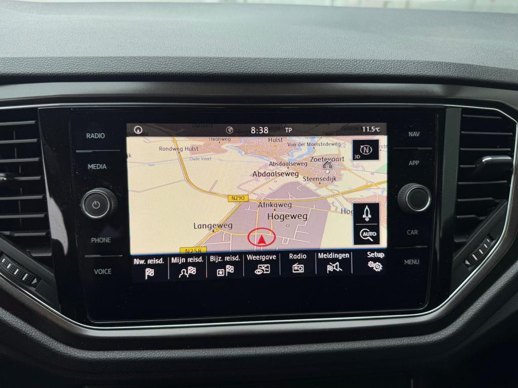 Volkswagen T-roc 1.5 tsi style business automaat , afneembare trekhaak , ap