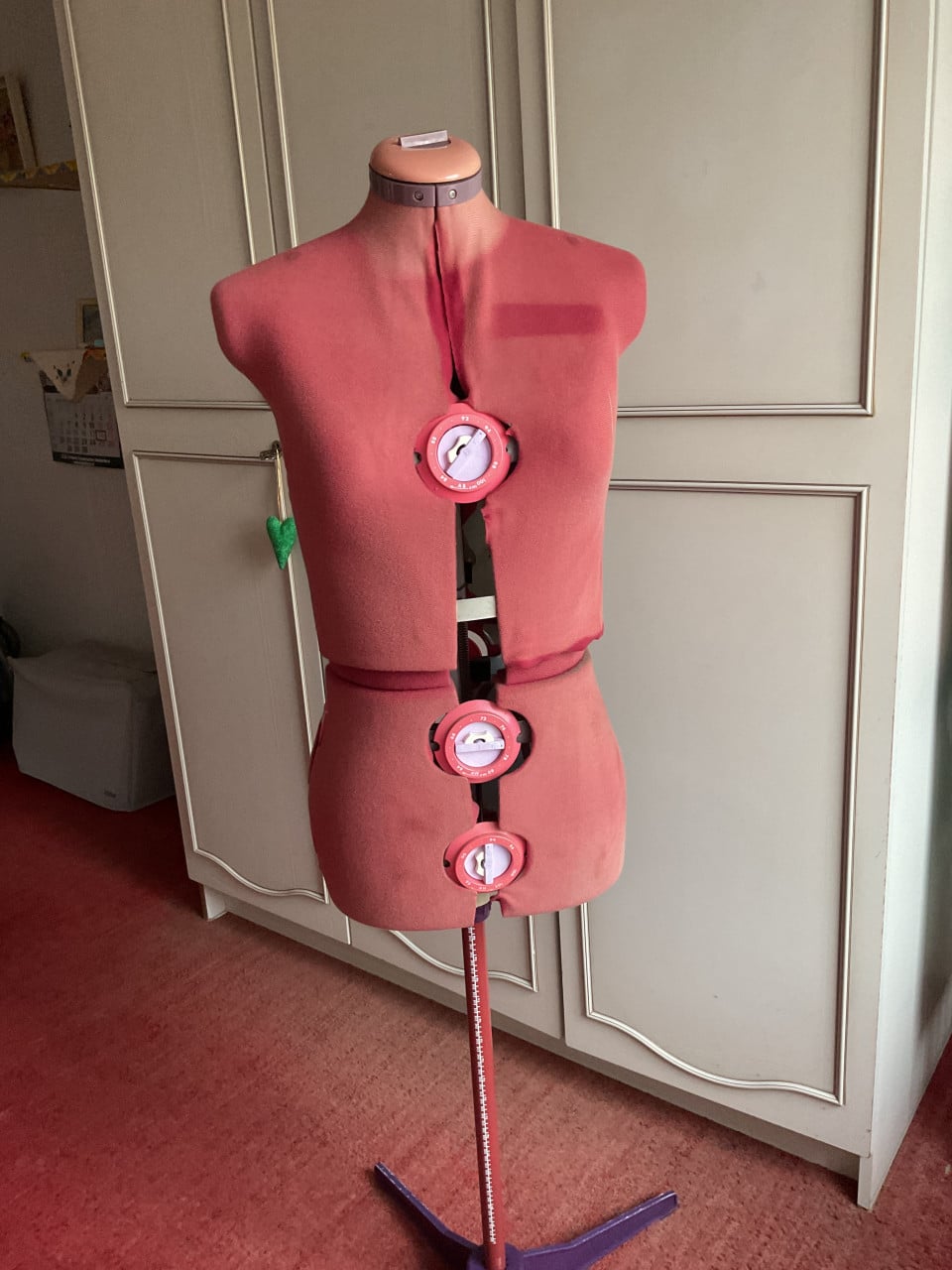 Naaien de paspop heeft de maten 38. 40. 42.