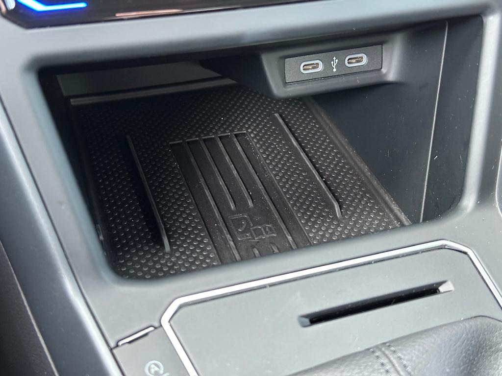 Volkswagen Taigo 1.5 tsi 150pk dsg r-line | trekhaak | iq light | camera | 