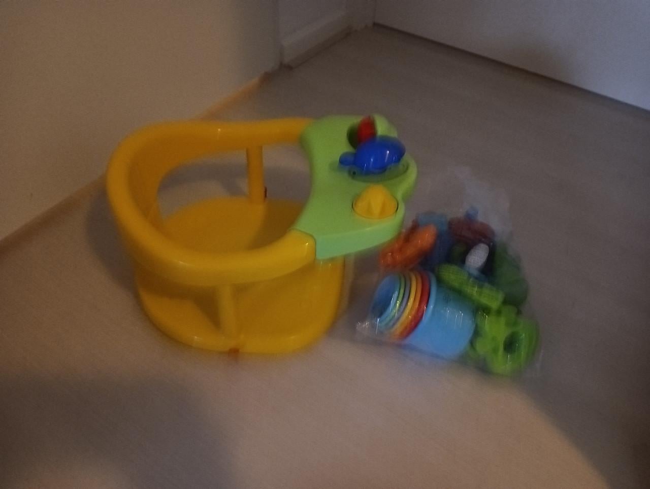 Badzitje inclusief speelgoed voor in bad!!!