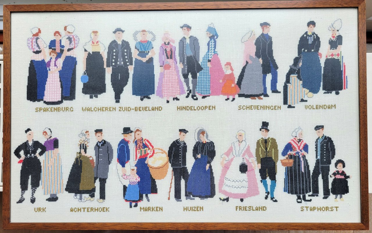 Borduurwerk "Klederdrachten"