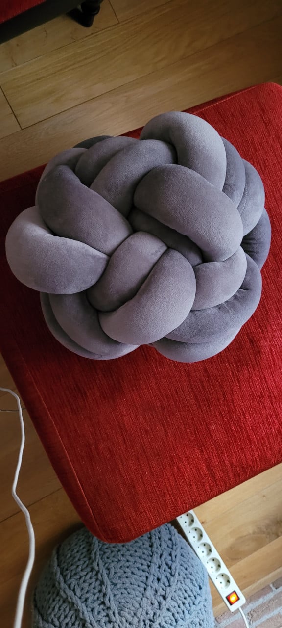 Kussen in knoop vorm