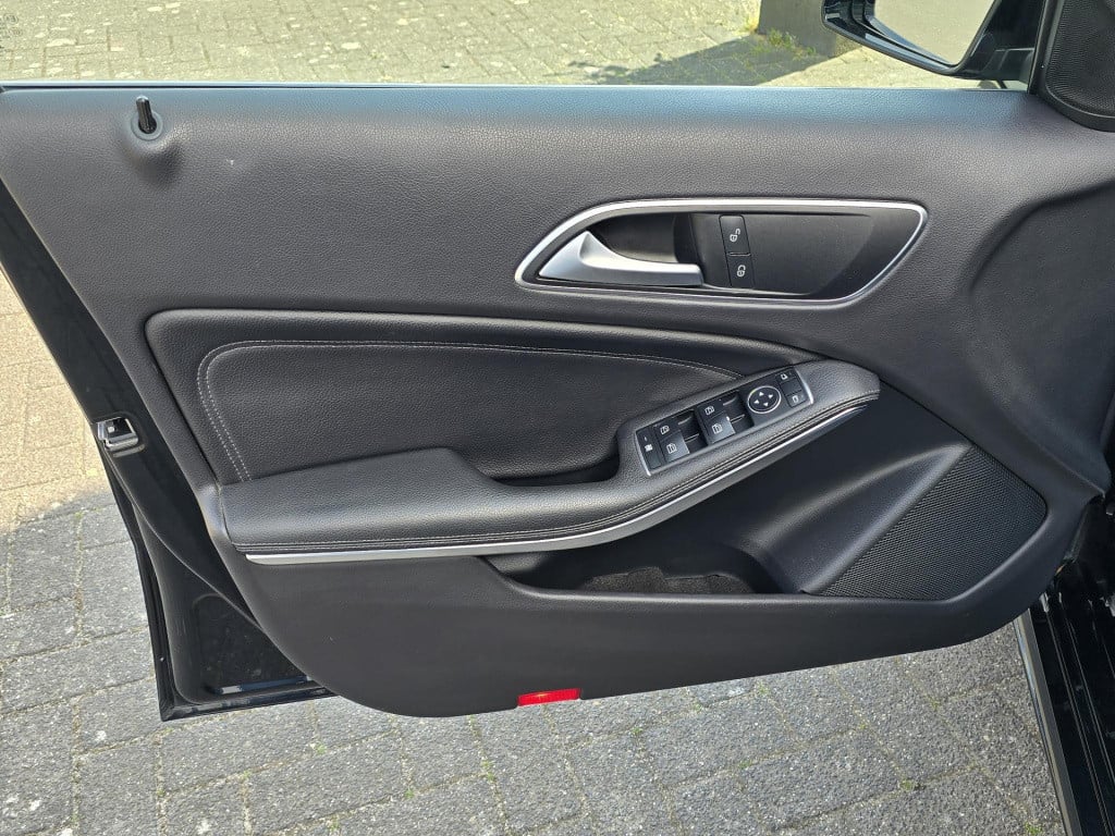 Mercedes-Benz A-Klasse 180 ambition urban-pakket slechts 83.000 km!!