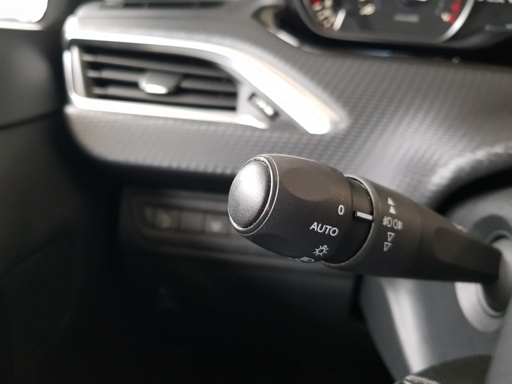 Peugeot 208 signature 1.2