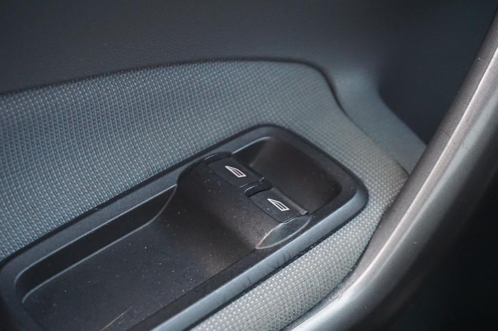 Ford Fiesta 1.25 limited airco / elektr. ramen / carplay / nap