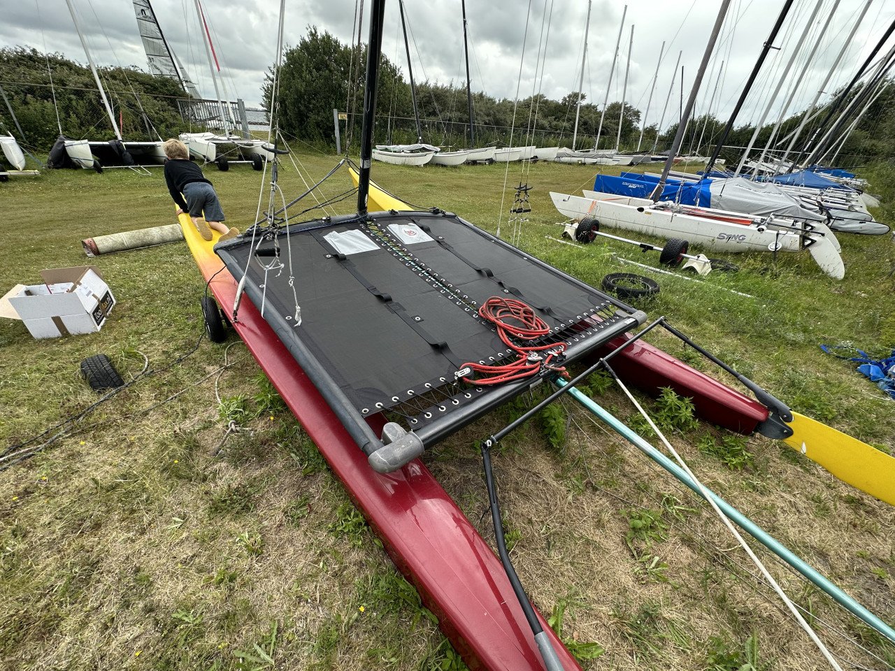 Hobie Cat 16 catamaran met wegtrailer