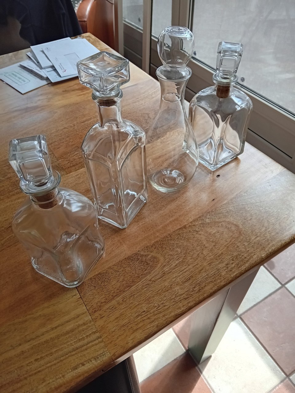 4 glazen karaffen