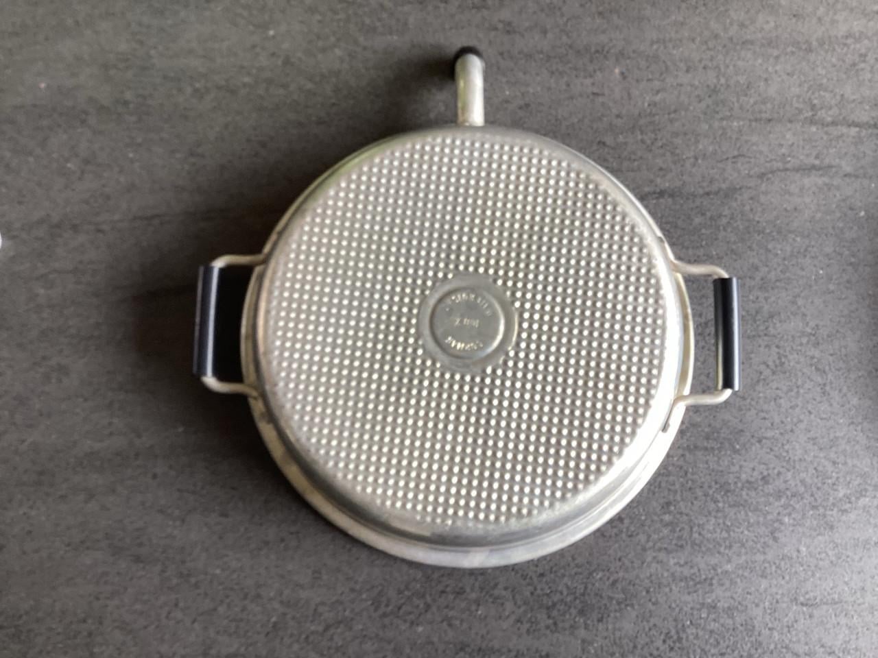 Vintage. Warmhoud kinderbordje met kabouter figuurtjes.