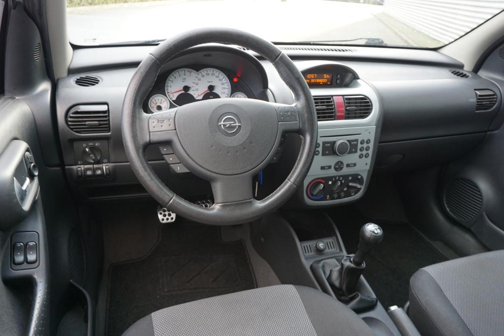 Opel Corsa 1.2-16v silverline airco / elektr. ramen / parkeersens. / lm vel