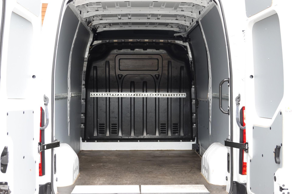 Renault Master t33 2.3 dci 135 l2h2 met laadklep