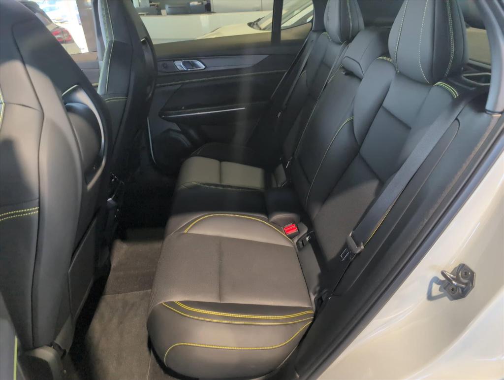 Lynk & Co 01 1.5 276pk phev more | pano | carplay | leer