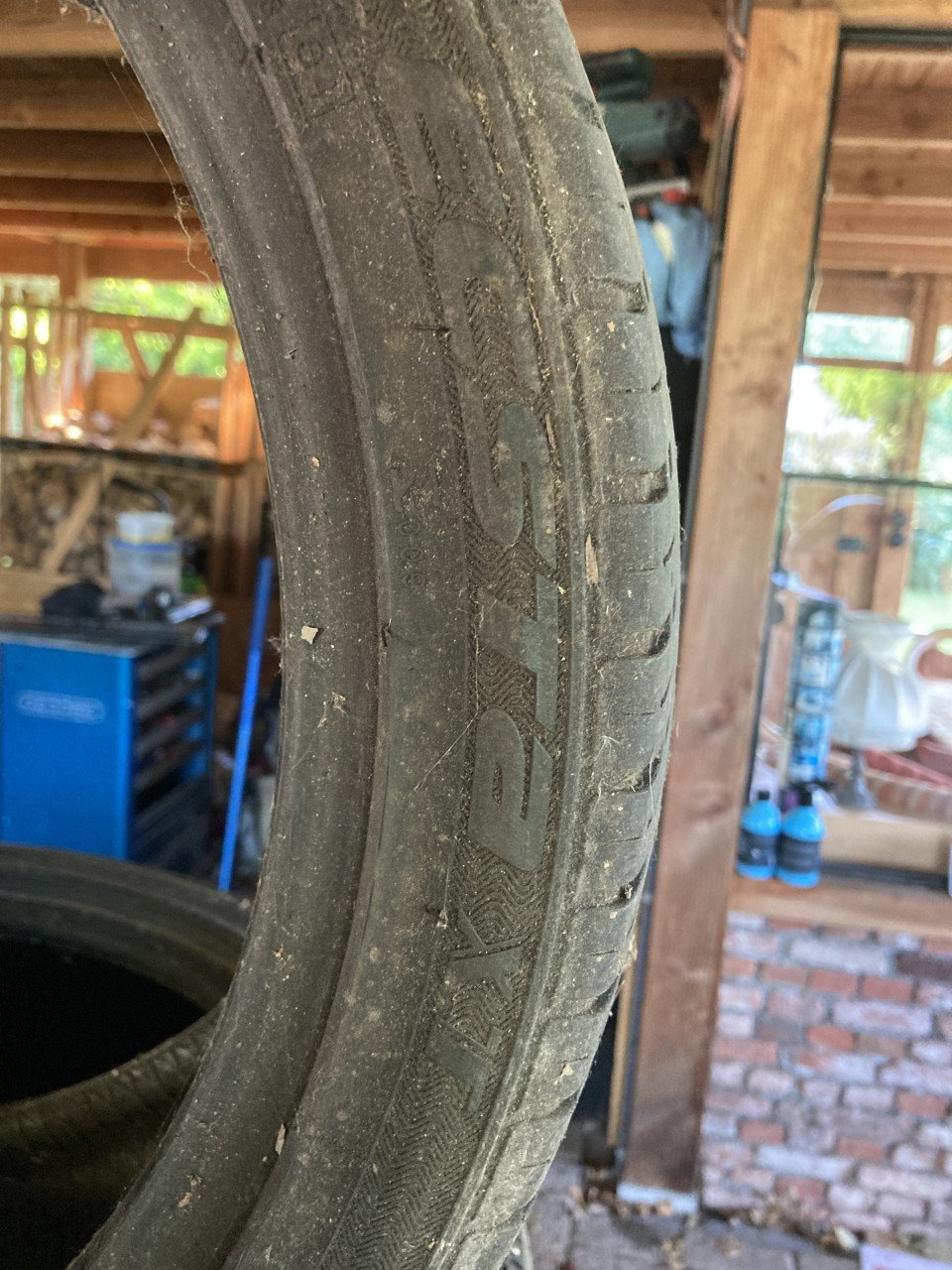 Zomerbanden 225/40 R18 92W XL  totaal 6 stuks !  zie tekst