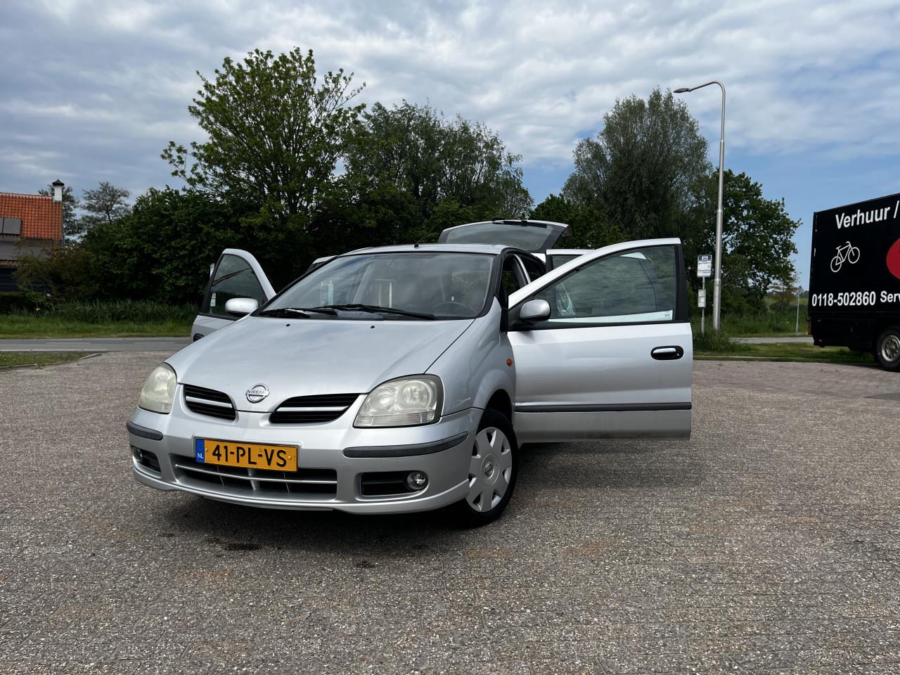 Nissan Almera Tino