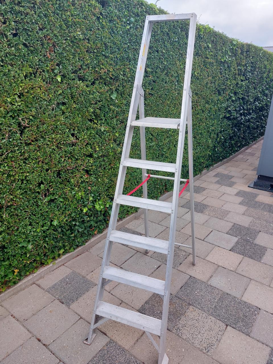 Stevige professionele Altrex trap
